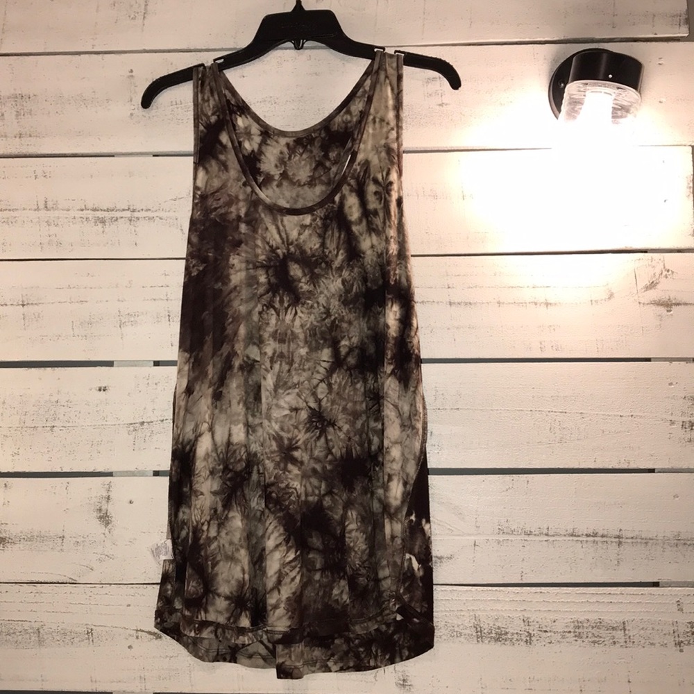 Green and brown tie day tank top